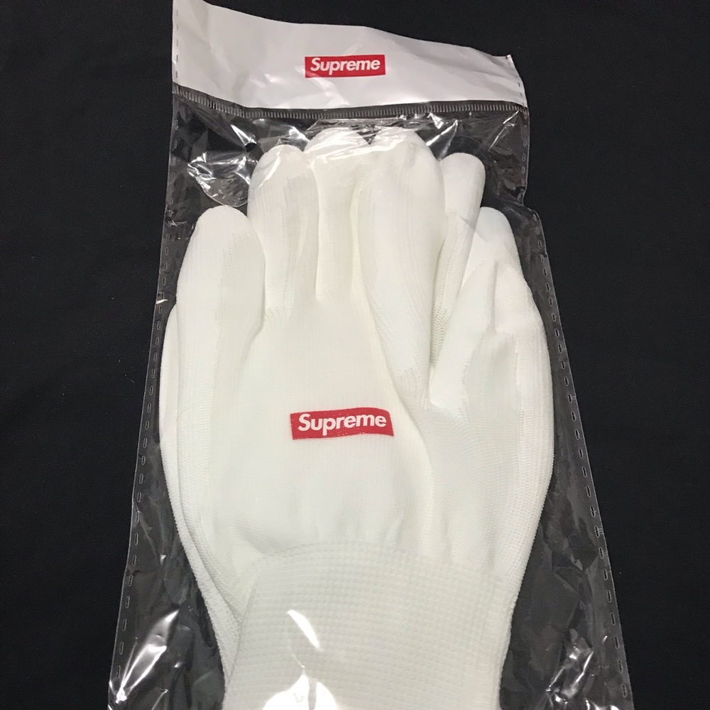 Supreme Rubberized Gloves From F/W20 First Drop